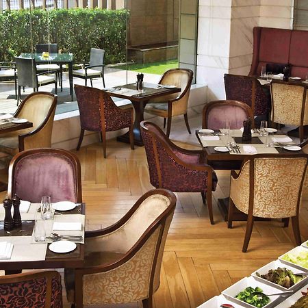 Crowne Plaza New Delhi Mayur Vihar Noida By Ihg Exterior foto The restaurant