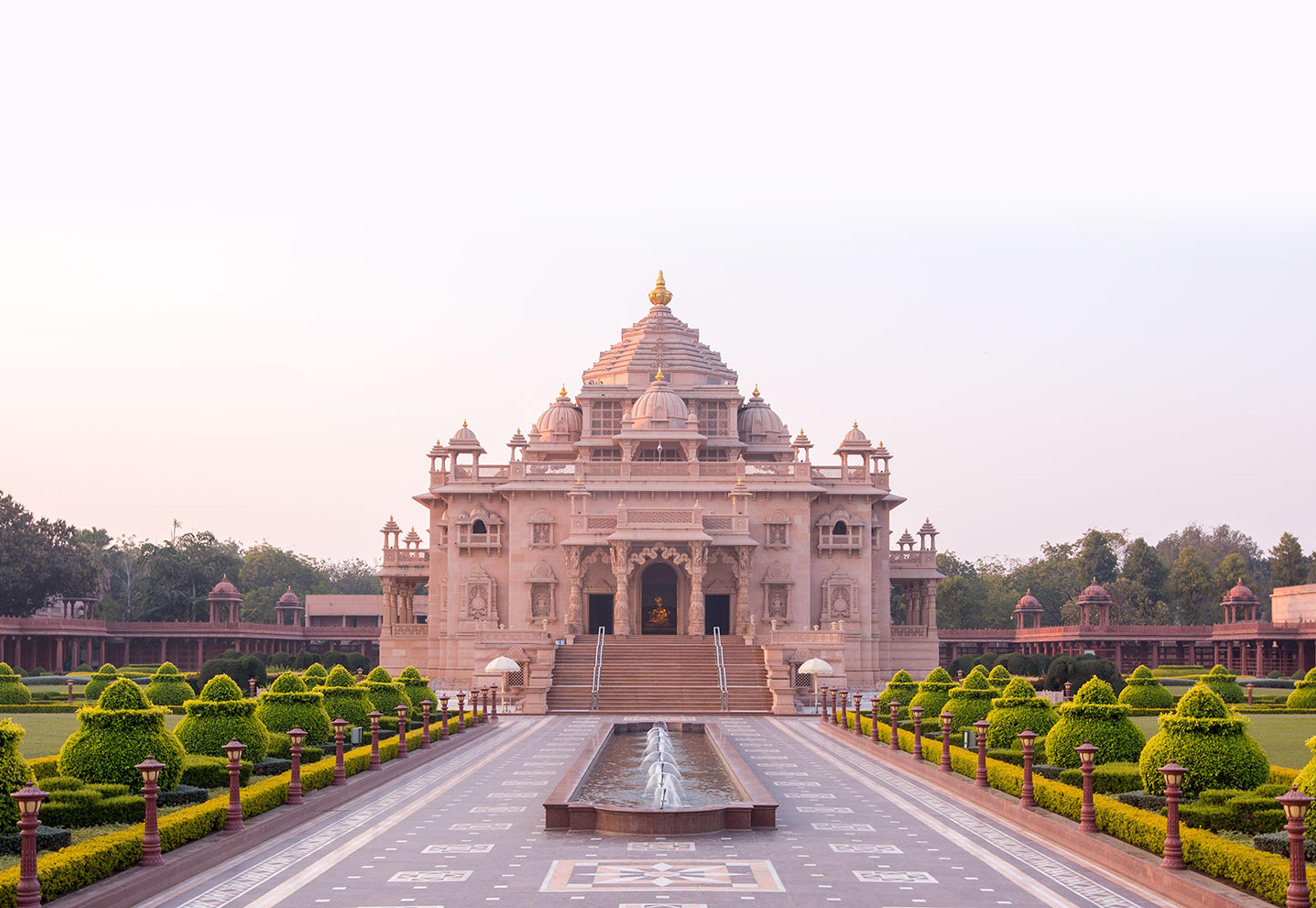 Crowne Plaza New Delhi Mayur Vihar Noida By Ihg Exterior foto The temple at the centre of the complex