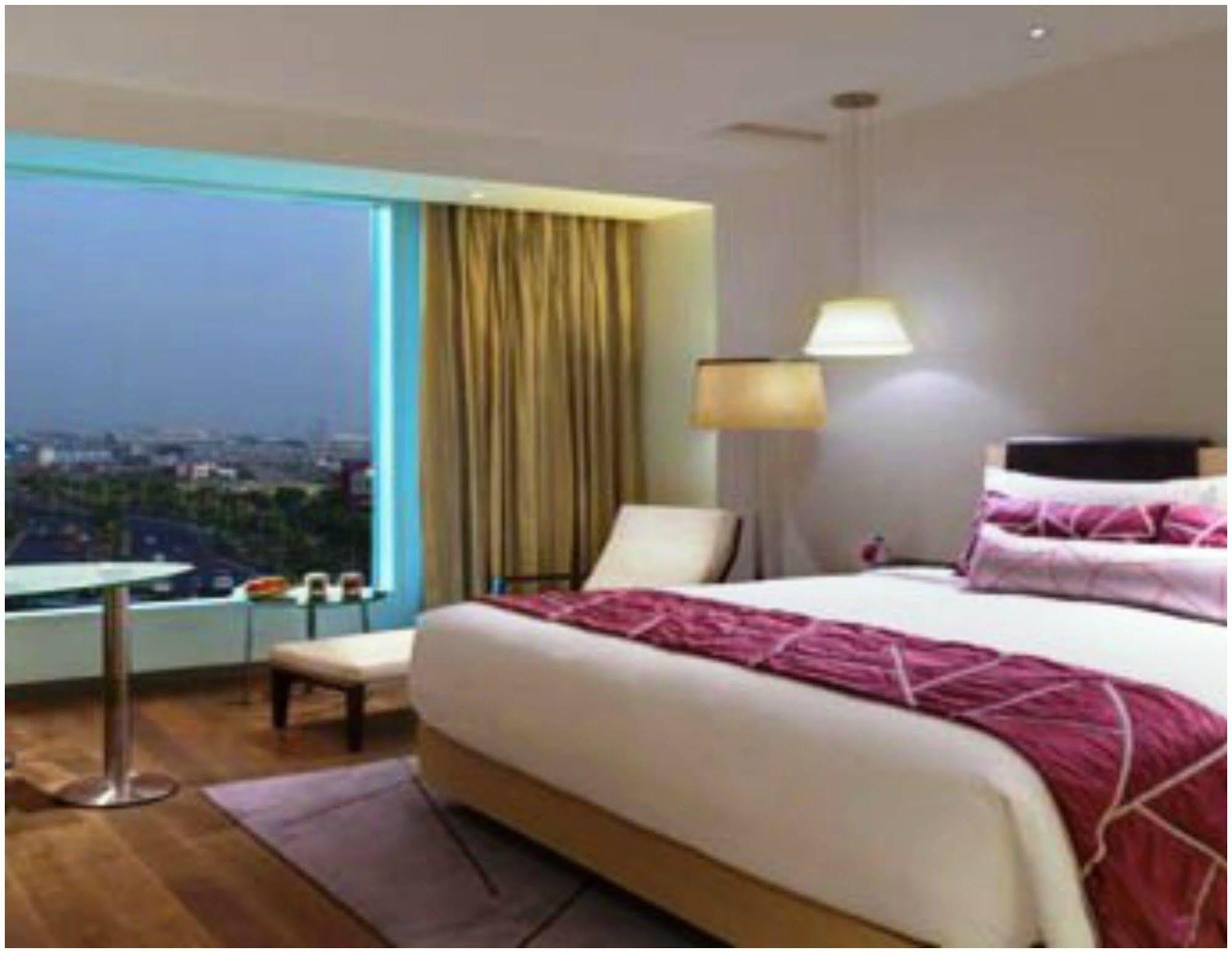 Crowne Plaza New Delhi Mayur Vihar Noida By Ihg Exterior foto A room at the hotel
